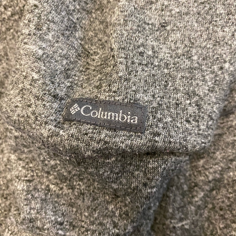 Columbia women’s Heathered Gray Sweater